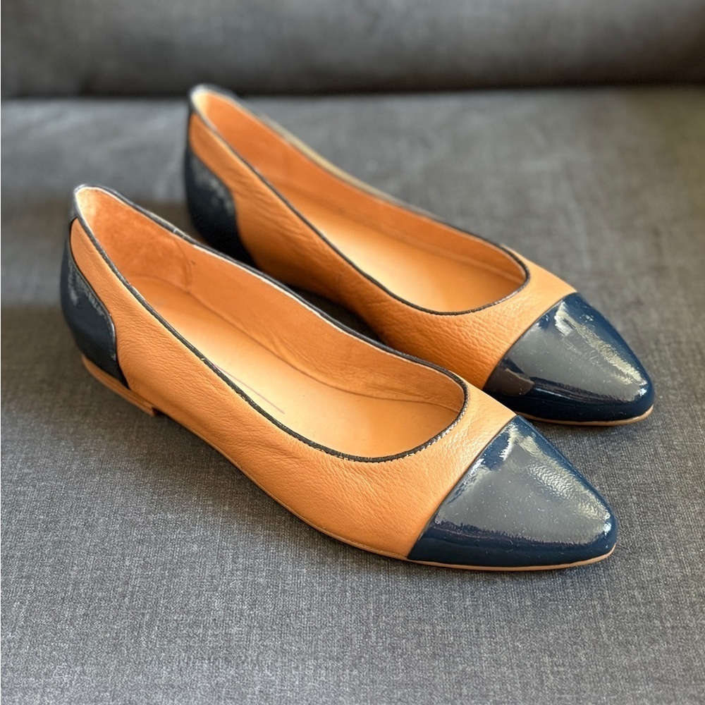 Mollini Women's ITALIAN LEATHER Tan and Dark Navy Flats Ballet Pumps Size 40EU